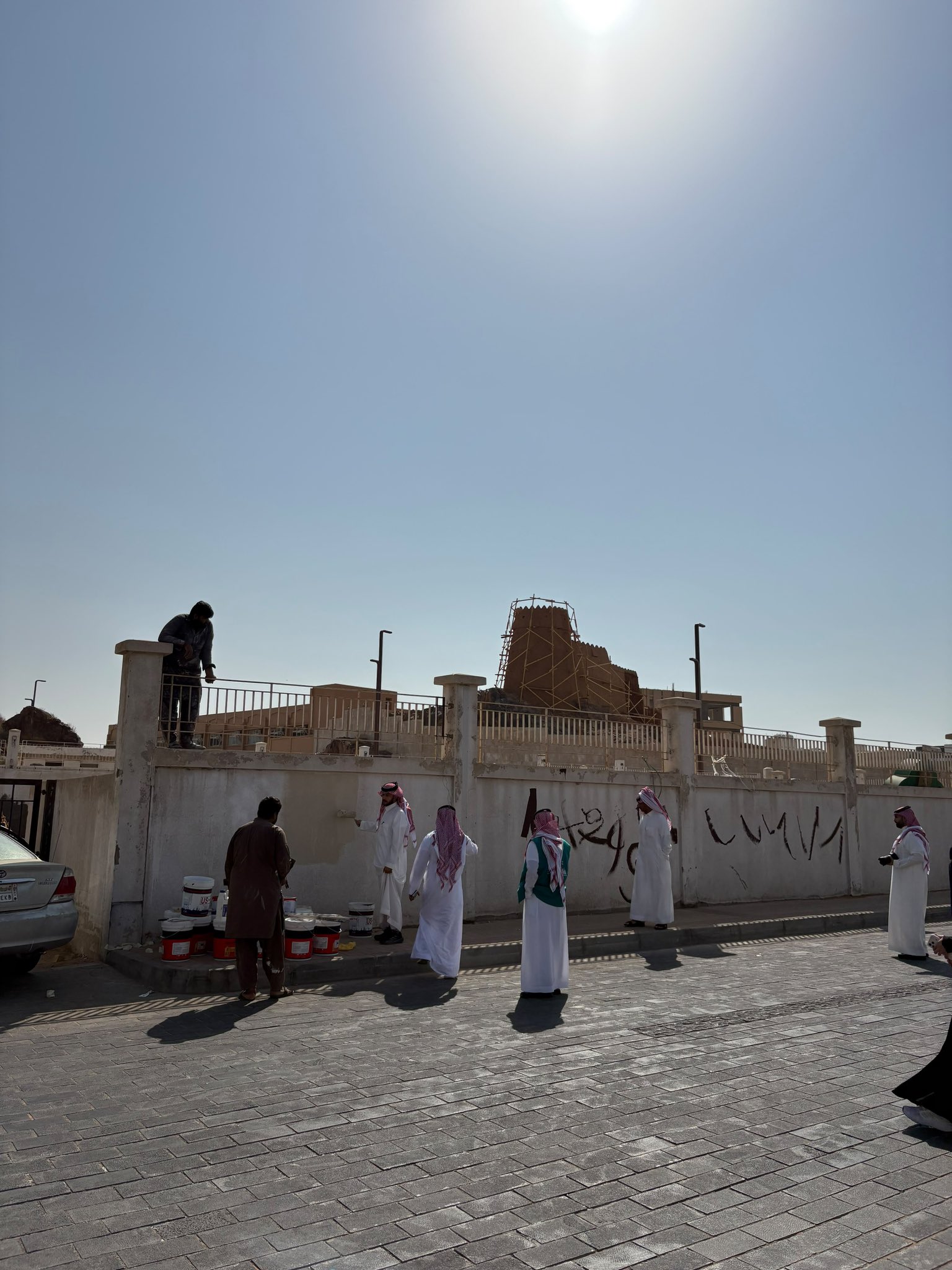 بدأت جمعية إعمار المرافق، بالتعاون مع أمانة منطقة حائل، أعمال طلاء مبنى المحكمة المجاور لل...